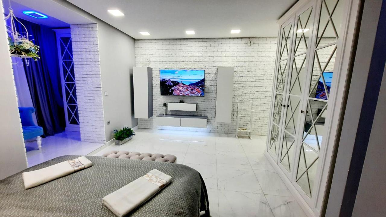 Puskin Close To Stefan Cel Mare Chişinǎu Buitenkant foto
